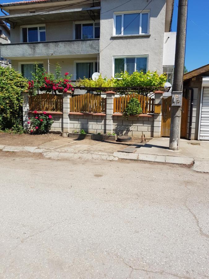 Къща За Гости Саня Hotel Kavarna Bagian luar foto